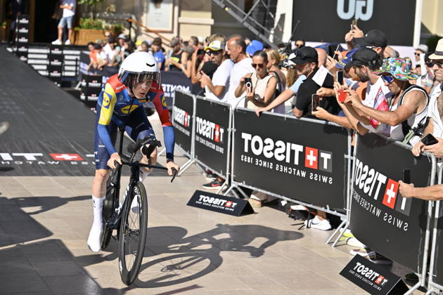 Start of the Vuelta a Espana in Monaco A cyclist at the start of the Vuelta a Espana on August 22, 2026, in Monaco, France. The 2026 Vuelta a Espana begins today, August 22, in Monaco and ends on Sunday, September 13, in Granada. There will be 21 stages, 3,275 km, and more than 58,000 meters of cumulative elevation gain. For the first time, the final finish will not be in Madrid, but in the vicinity of the Alhambra. AUGUST 22, 2026 CYCLING TOUR ROYALTY CYCLING BIKES BICYCLES TIME TRIAL START FIRST STAGE MONACO TOUR CASINO Monaco France Monaco France Spain Copyright: xLaurentxCoustx xEuropaxPressx 7726346