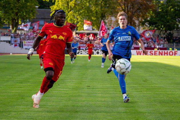 Johan Bakayoko (RB Leipzig) in a tackle against Elia Dittrich (Eintracht Trier) Eintracht Trier vs. RB Leipzig, Soccer, DFB Cup, August 22, 2026 Eintracht Trier vs. RB Leipzig, Soccer, DFB Cup, August 22, 2026, Trier Copyright: xEibner-Pressefotox EP_EER