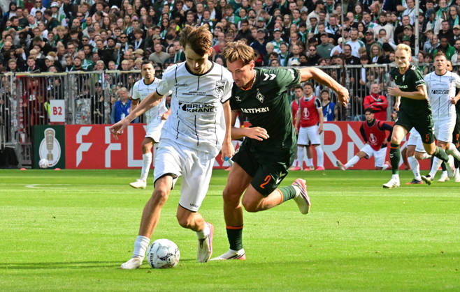 August 22, 2026, German Soccer, Men s, DFB Cup, 1st Round, 2026–2027 Season, Hamburg, Lüneburger SK vs. Werder Bremen: Tjark Dörr (Lüneburg 20) tries to get past Olivier Deman (Werder 02). DFB and DFL regulations prohibit any use of photographs as image sequences and or quasi-video. Hamburg Millerntorstadion, Hamburg, Germany Copyright: xnordphotoxGmbH xWitkex