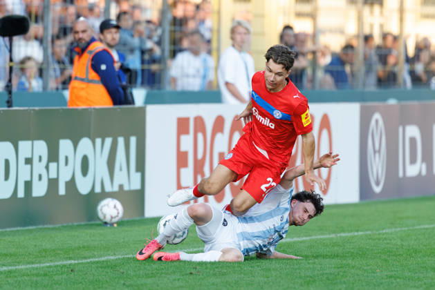 Moritz Reimers, 22, Holstein Kiel, and Lance Fiedler, 47, TSV 1860 Munich, during the match between TSV 1860 Munich and Holstein Kiel, soccer, men s, DFB Cup, 2026–2027, Round 1 on August 22, 2026, in Munich, Städtisches Stadion an der Grünwalder Straße, Bavaria, Germany