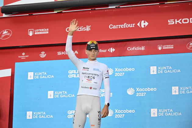 Start of the Vuelta a Espana in Monaco Cyclist Joshua Tarling receives the white jersey as the best young rider in the first stage of the Vuelta a Espana on August 22, 2026, in Monaco, France. The 2026 Vuelta a Espana begins today, August 22, in Monaco and ends on Sunday, September 13, in Granada. There will be 21 stages, covering 3,275 km and more than 58,000 meters of cumulative elevation gain. For the first time, the final finish will not be in Madrid, but in the vicinity of the Alhambra. AUGUST 22, 2026 CYCLING TOUR ROYALTY CYCLING BIKES BICYCLES TIME TRIAL START FIRST STAGE MONACO TOUR CASINO Monaco France Monaco France Spain Copyright: xLaurentxCoustx xEuropaxPressx 7726612