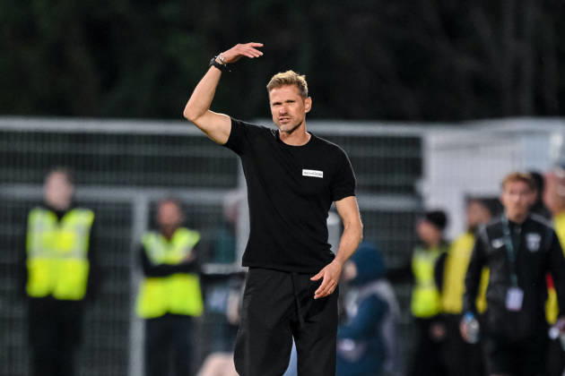 Arminia Bielefeld coach Oliver Kirch gestures during the DFB Cup first-round match between SG Sonnenhof Grossaspach and Arminia Bielefeld, at the Wir machen Druck Arena on August 22, 2026, in Großaspach, Germany. Photo by Harry Langer, DeFodi Images. Coach Oliver Kirch of Arminia Bielefeld gestures during the DFB Cup first-round match between SG Sonnenhof Großaspach and Arminia Bielefeld at the Wir machen Druck Arena on August 22, 2026 in Grossaspach, Germany. Photo by Harry Langer, DeFodi Images. Photo by Harry Langer, DeFodi Images. DFB and DFL regulations prohibit any use of photographs as image sequences and or quasi-video.