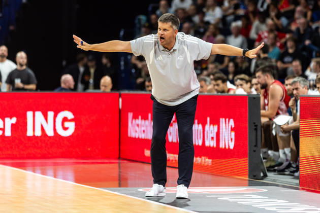 August 22, 2026, GER, 2026 Turkish Airlines Super Cup, Hamburg, Final, Germany vs. Croatia; Tomislav Mijatovic, Croatia s coach, gives a hand signal; Hamburg Barclays Arena, Hamburg, Germany