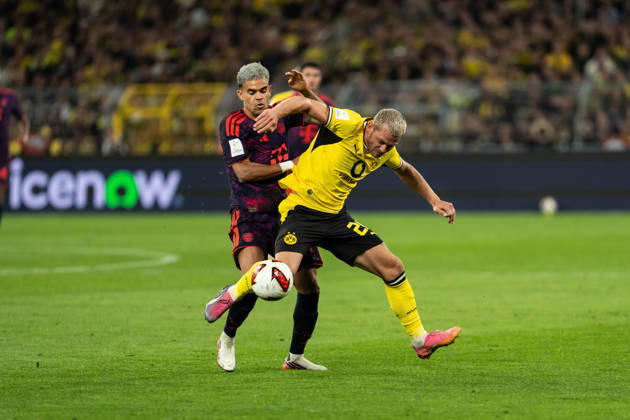 August 22, 2026, GER Germany, Soccer, 2026–2027 season, Franz Beckenbauer Super Cup: Borussia Dortmund vs. FC Bayern Munich, head-to-head matchup between Julian Ryerson (Borussia Dortmund, 26) and Luis Diaz (FC Bayern Munich, 14), Dortmund, Signal Iduna Park, North Rhine-Westphalia (NRW), Germany Copyright: xnordphotoxGmbHx xChristianxSchulzex