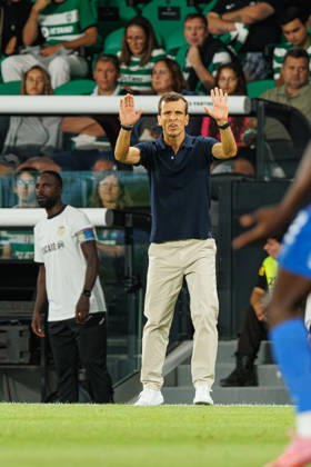 Sergio Ferreira head coach Of Fc Alverca seen during Betclic League game between teams of Sporting CP and FC Alverca (Luis Loureiro Ball Raw Images) Lisboa Estadio Jose Alvalade Portugal Copyright: xLuisxLoureirox LuisloureiroSCPAlverca-8267