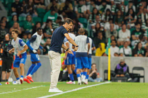 Sergio Ferreira head coach Of Fc Alverca seen during Betclic League game between teams of Sporting CP and FC Alverca (Luis Loureiro Ball Raw Images) Lisboa Estadio Jose Alvalade Portugal Copyright: xLuisxLoureirox LuisloureiroSCPAlverca-9049