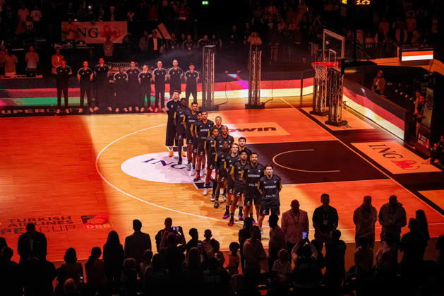 Basketball Hamburg, August 22, 2026, Turkish Airlines Supercup 2026 Final, Germany (GER) vs. Croatia (CRO), National Anthem, Barclays Arena, Hamburg, Sports Venue, David Krämer, Germany, No. 44 Kraemer Kramer, Johannes Thiemann, Germany, No. 32 Kostja Mushidi, Germany, No. 29 Malte Delow Germany, No. 20 Kay Patrick Bruhnke Germany, No. 19 Dennis Schröder (Schroeder) Germany, No. 17 Schröder (Schroder) Louis Olinde Germany, No. 16 Nelson Weidemann Germany, No. 11 Daniel Theis Germany, No. 10 Tristan Da Silva Germany, No. 05 Maodo Lo Germany, No. 04 Oscar da Silva Germany, No. 01 Isaac Bonga Germany, No. 00 Isaiah Hartenstein