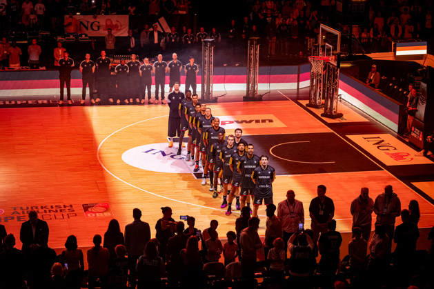 Basketball Hamburg, August 22, 2026, Turkish Airlines Supercup 2026 Final, Germany (GER) vs. Croatia (CRO), National Anthem, Barclays Arena, Hamburg, Sports Venue, David Krämer, Germany, No. 44 Kraemer Kramer, Johannes Thiemann, Germany, No. 32 Kostja Mushidi, Germany, No. 29 Malte Delow Germany, No. 20 Kay Patrick Bruhnke Germany, No. 19 Dennis Schröder (Schroeder) Germany, No. 17 Schröder (Schroder) Louis Olinde Germany, No. 16 Nelson Weidemann Germany, No. 11 Daniel Theis Germany, No. 10 Tristan Da Silva Germany, No. 05 Maodo Lo Germany, No. 04 Oscar da Silva Germany, No. 01 Isaac Bonga Germany, No. 00 Isaiah Hartenstein