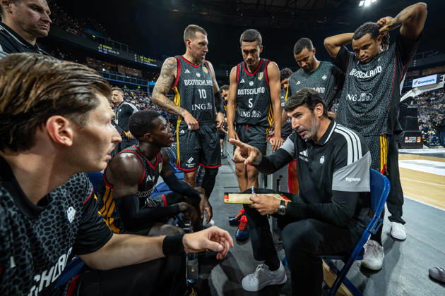 Basketball Hamburg, August 22, 2026 Turkish Airlines Supercup 2026 Final Germany (GER) vs. Croatia (CRO) Timeout: Alex Mumbru (Germany), National Team Coach Dennis Schröder (Schröder) (Germany), No. 17 Schröder (Schroeder) David Krämer (Germany), No. 44 Kraemer (Kramer)