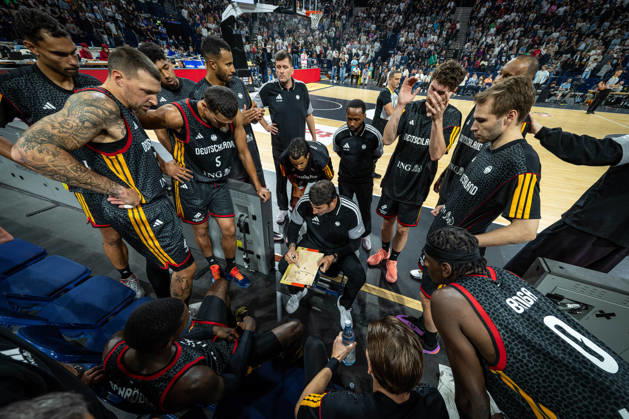 Basketball Hamburg, August 22, 2026; Turkish Airlines Supercup 2026 Final: Germany (GER) vs. Croatia (CRO); Timeout called by Alex Mumbru, Germany’s national team coach