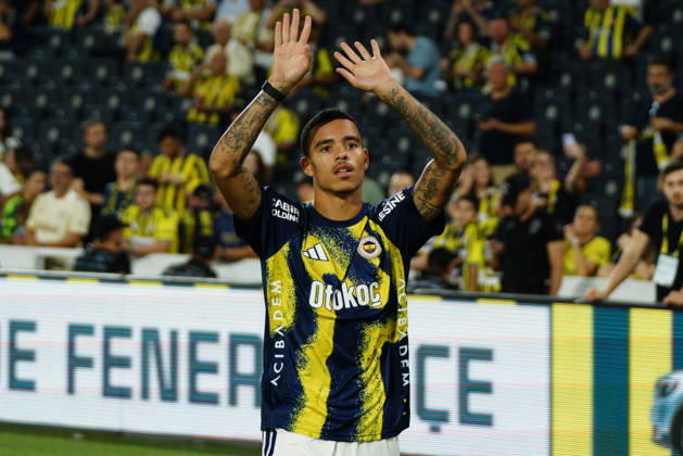 August 22, 2026, Kadikoy, Istanbul, Turkey: Mason Greenwood (C) of Fenerbahce greets the fans before the Turkish Super League 2026 27 match between Fenerbahce and Konyaspor at the Chobani Stadium, Fenerbahce Sukru Saracoglu Sports Complex in Istanbul, Turkey, on August 22, 2026. Kadikoy Turkey - ZUMAu194 20260822_zip_u194_026 Copyright: xTolgaxUluturkx