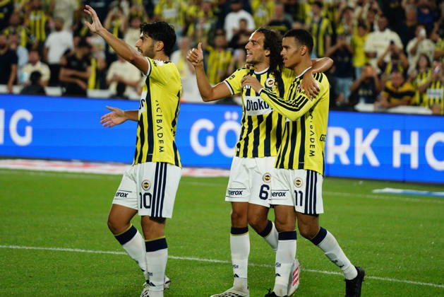August 22, 2026, Kadikoy, Istanbul, Turkey: Mason Greenwood (C-R) and Matteo Guendouzi (C-L) of Fenerbahce celebrates after fourth goal during the Turkish Super League 2026 27 match between Fenerbahce and Konyaspor at the Chobani Stadium, Fenerbahce Sukru Saracoglu Sports Complex in Istanbul, Turkey, on August 22, 2026. Kadikoy Turkey - ZUMAu194 20260822_zip_u194_030 Copyright: xTolgaxUluturkx