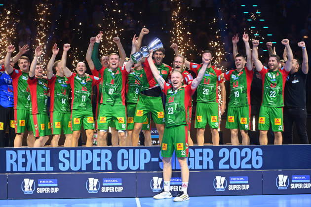 Awards Ceremony: Magnus SAUGSTRUP, SC Magdeburg, with trophy, cup, award, players, team photo, team, squad, team photo, celebration,joy, excitement, handball Rexel Super Cup 2026 (men’s) SC Magdeburg vs. Füchse Berlin 38–30 on August 22, 2026, at SAP GARDEN in Munich
