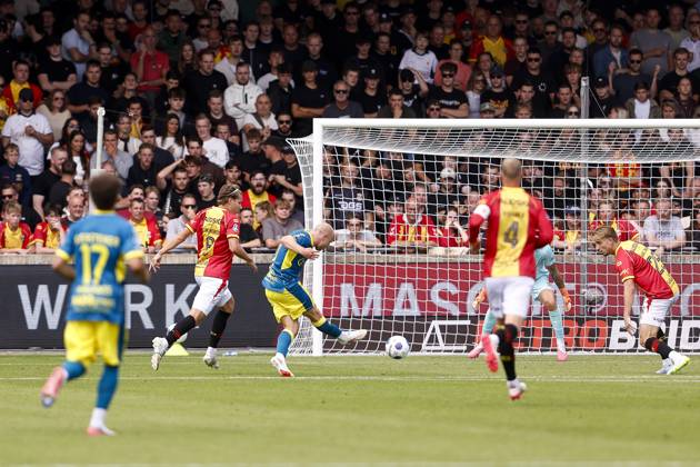 DEVENTER , 23-08-2026 , Stadium De Adelaarshorst , season 2026 2027 , Dutch Eredivisie football . match between Go Ahead Eagles and ADO Den Haag, Picture shows ADO Den Haag player Evan Rottier scores 2-1 Go Ahead Eagles - ADO  x205971830x Copyright: