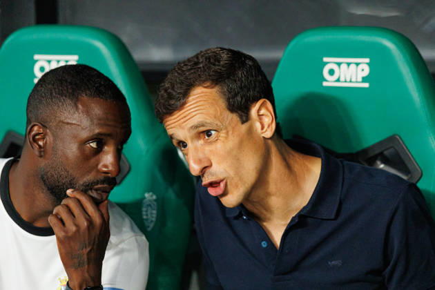 Sergio Ferreira head coach Of Fc Alverca seen during Betclic League game between teams of Sporting CP and FC Alverca (Luis Loureiro Ball Raw Images) Lisboa Estadio Jose Alvalade Portugal Copyright: xLuisxLoureirox LuisloureiroSCPAlverca1-7909