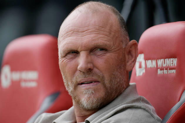 2026-08-23 Go Ahead Eagles v ADO Den Haag - VriendenLoterij Eredivisie DEVENTER, NETHERLANDS - AUGUST 23: coach Joseph Oosting of Go Ahead Eagles during the VriendenLoterij Eredivisie match between Go Ahead Eagles and ADO Den Haag at De Adelaarshorst on August 23, 2026 in Deventer, Netherlands. Deventer De Adelaarshorst Netherlands Content not available for redistribution in The Netherlands directly or indirectly through any third parties. Copyright: xDennisxBresserx