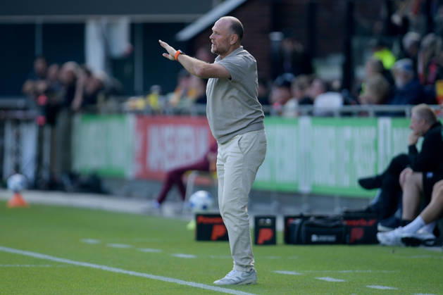 2026-08-23 Go Ahead Eagles v ADO Den Haag - VriendenLoterij Eredivisie DEVENTER, NETHERLANDS - AUGUST 23: coach Joseph Oosting of Go Ahead Eagles during the VriendenLoterij Eredivisie match between Go Ahead Eagles and ADO Den Haag at De Adelaarshorst on August 23, 2026 in Deventer, Netherlands. Deventer De Adelaarshorst Netherlands Content not available for redistribution in The Netherlands directly or indirectly through any third parties. Copyright: xDennisxBresserx