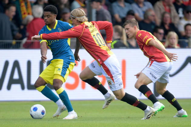 2026-08-23 Go Ahead Eagles v ADO Den Haag - VriendenLoterij Eredivisie DEVENTER, NETHERLANDS - AUGUST 23: (L-R) Nigel Thomas of ADO Den Haag, Soren Tengstedt of Go Ahead Eagles during the VriendenLoterij Eredivisie match between Go Ahead Eagles and ADO Den Haag at De Adelaarshorst on August 23, 2026 in Deventer, Netherlands. Deventer De Adelaarshorst Netherlands Content not available for redistribution in The Netherlands directly or indirectly through any third parties. Copyright: xDennisxBresserx