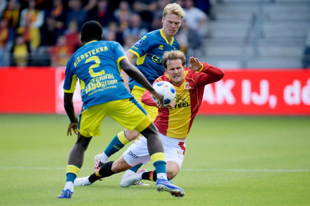 2026-08-23 Go Ahead Eagles v ADO Den Haag - VriendenLoterij Eredivisie DEVENTER, NETHERLANDS - AUGUST 23: (L-R) Othniel Raterink van ADO Den Haag, Melle Meulensteen of Go Ahead Eagles, Jan Zamburek of ADO Den Haag during the VriendenLoterij Eredivisie match between Go Ahead Eagles and ADO Den Haag at De Adelaarshorst on August 23, 2026 in Deventer, Netherlands. Deventer De Adelaarshorst Netherlands Content not available for redistribution in The Netherlands directly or indirectly through any third parties. Copyright: xDennisxBresserx