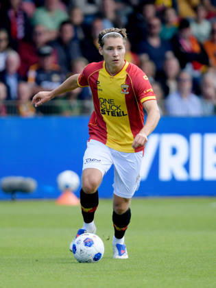 2026-08-23 Go Ahead Eagles v ADO Den Haag - VriendenLoterij Eredivisie DEVENTER, NETHERLANDS - AUGUST 23: Evert Linthorst of Go Ahead Eagles during the VriendenLoterij Eredivisie match between Go Ahead Eagles and ADO Den Haag at De Adelaarshorst on August 23, 2026 in Deventer, Netherlands. Deventer De Adelaarshorst Netherlands Content not available for redistribution in The Netherlands directly or indirectly through any third parties. Copyright: xDennisxBresserx