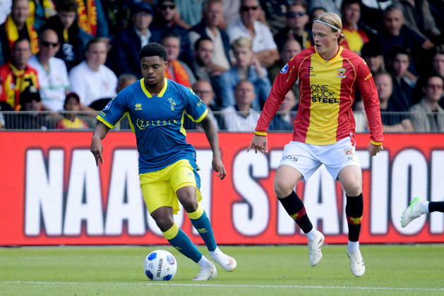 2026-08-23 Go Ahead Eagles v ADO Den Haag - VriendenLoterij Eredivisie DEVENTER, NETHERLANDS - AUGUST 23: (L-R) Nigel Thomas of ADO Den Haag, Soren Tengstedt of Go Ahead Eagles during the VriendenLoterij Eredivisie match between Go Ahead Eagles and ADO Den Haag at De Adelaarshorst on August 23, 2026 in Deventer, Netherlands. Deventer De Adelaarshorst Netherlands Content not available for redistribution in The Netherlands directly or indirectly through any third parties. Copyright: xDennisxBresserx