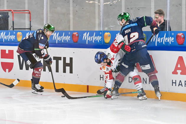 Dolomites Cup 2026 Eisbären Berlin vs. Augsburger Panther August 23, 2026 NEUMARKT, ITALY August 23, from left: Mitch REINKE, Eisbären Berlin 5, Jimmy LAMBERT, Augsburger Panther 23, and Eric MIC, Eisbären Berlin 12, during the exhibition game between the Eisbären Berlin and the Augsburger Panther at the Dolomiten Cup in the Würth Arena Neumarkt Copyright: xBEAUTIFULxSPORTS Goldbergx