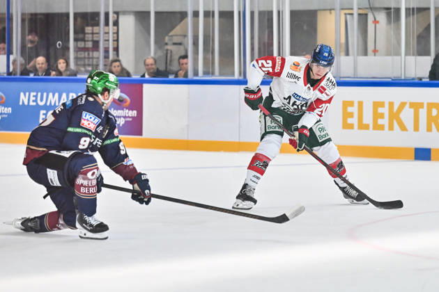 Dolomites Cup 2026: Eisbären Berlin vs. Augsburger Panther, August 23, 2026, NEUMARKT, ITALY, AUGUST 23: A showdown between Gabriel FONTAINE of the Eisbären Berlin ’97 and Philipp KRAUß of the Augsburger Panther 20 during the exhibition game between the Eisbären Berlin and the Augsburger Panther at the Dolomiten Cup in the Würth Arena in Neumarkt Copyright: xBEAUTIFULxSPORTS Goldbergx