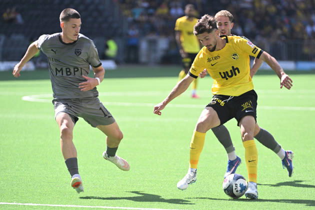 BERN, SWITZERLAND, AUGUST 23: Armin Gigovic of Young Boys (right) faces off against Daniel Kasper of Vaduz (left) during the Swiss Super League match between BSC Young Boys and FC Vaduz at Wankdorf Stadium on August 23, 2026, in Bern, Switzerland. Bern, Wankdorf Stadium, Bern, Switzerland Copyright: xJustPictures.ch ManuelxWinterbergerx jp-en-EuSpIm-MWI_2416