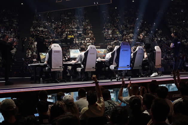 Paris France.23 Aout 2026 Edition 2026 de la Coupe du Monde d Esport 7ᵉ semaine de l Esports World Cup 2026 finales de Counter-Strike 2 a l EWC 2026, a l Accor Arena 2026 edition of the Esports World Cup 7th week of the Esports World Cup 2026 Counter-Strike 2 finals at the EWC 2026, at the Accor Arena in Paris, France.August 23, 2026 NEWS, ILLUSTRATION ESPORT, JEUX VIDEOS, JEU VIDEO, COMPETITION, TOURNOI, ILLUSTRATION, ELECTRONIQUE, E SPORT, GAMER, GAMERS COMPETITION NEWS, ESPORT ILLUSTRATION, VIDEO GAMES, VIDEO GAME, COMPETITION, TOURNAMENT, ILLUSTRATION, ELECTRONIC SPORT, E SPORT, GAMER, GAMERS COMPETITION SPECTATEUR AMBIANCE NEWS, ESPORT ILLUSTRATION, VIDEO GAMES, VIDEO GAME, COMPETITION, TOURNAMENT, ILLUSTRATION, ESPORT, ESPORT, GAMER, GAMERS COMPETITION NEWS, ESPORT ILLUSTRATION, VIDEO GAMES, VIDEO GAME, COMPETITION, TOURNAMENT, ILLUSTRATION, ELECTRONIC SPORT, E SPORT, GAMER, GAMERS COMPETITION SPECTATOR ATMOSPHERE Copyright: xBrunoxLevesquex