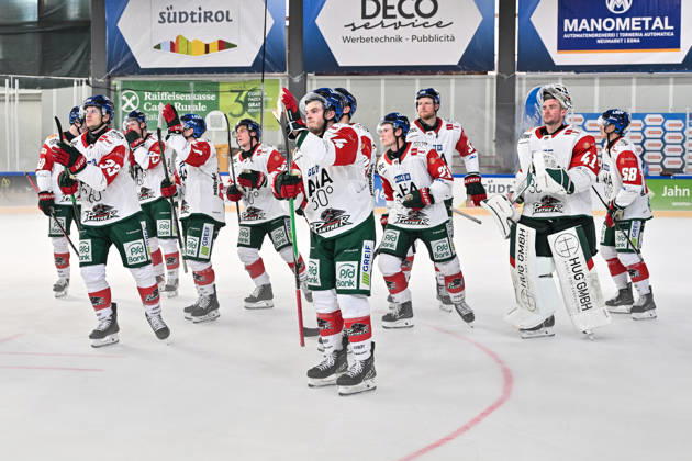 Dolomites Cup 2026 Eisbären Berlin vs. Augsburger Panther August 23, 2026 NEUMARKT, ITALY, August 23. Pictured: Panther players thanking the fans after the exhibition game between the Eisbären Berlin and the Augsburger Panther at the Dolomites Cup in the Würth Arena in Neumarkt. Copyright: xBEAUTIFULxSPORTS Goldbergx