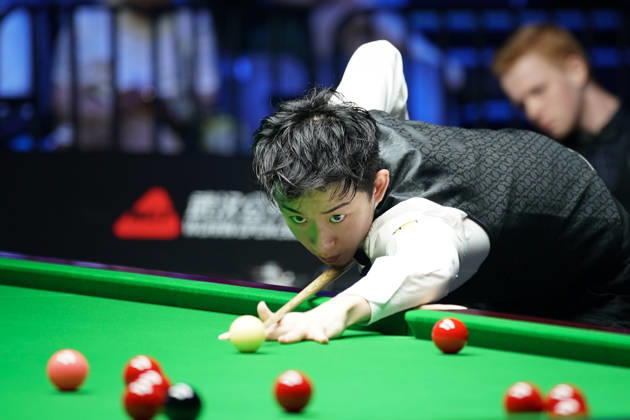 Sport Bilder des Tages WUHAN, CHINA - AUGUST 24: Wu Yize of China plays a shot in the second round match against Artemijs Zizins of Latvia on day 2 of Wuhan Open 2026 at the Optics Valley Gymnasium of Huazhong University of Science and Technology on August 24, 2026 in Wuhan, Hubei Province of China.  Copyright: xTaixChengzhex 111661853315