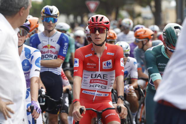 Sport Bilder des Tages Slovenian cyclist Tadej Pogacar (C) before the start of the third stage of La Vuelta a Espana cycling tour, over 166,7 km, from Gruissan to Font- Romeu (both in France). La Vuelta a Espana cycling tour - Stage 3 !ACHTUNG: NUR REDAKTIONELLE NUTZUNG!  Copyright: xJavierxLizónx GRAF3954 20260824-55021214468_1