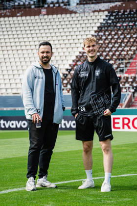 DFB Cup: Lüneburger SK vs. SV Werder Bremen, August 22, 2026. Tarek Gibbah, coach of Lüneburger SK Hansa, and Max Ratzeburg of Lüneburger SK Hansa, 24, during the field inspection. Soccer, DFB Cup, First Round: Lüneburger SK vs. SV Werder Bremen on August 22, 2026, at Millerntor Stadium, Hamburg. DFB regulations prohibit any use of photographs as image sequences and or quasi-video. Copyright: xBEAUTIFULxSPORTS Tonhäuserx