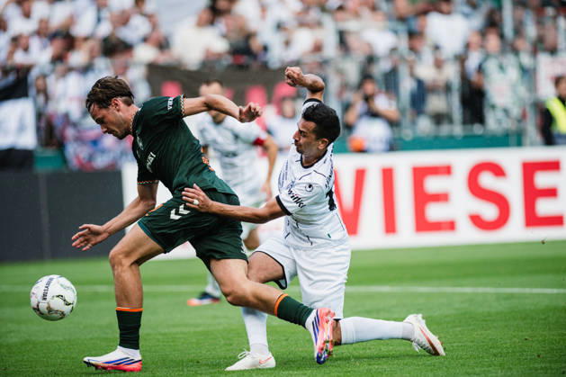 DFB Cup: Lüneburger SK vs. SV Werder Bremen, August 22, 2026; Olivier Deman (SV Werder Bremen, No. 2) in a tackle with Leon Perera (Lüneburger SK Hansa, No. 12) on the ball; soccer, DFB Cup, First Round: Lüneburger SK vs. SV Werder Bremen on August 22, 2026, at Millerntor Stadium, Hamburg. DFB regulations prohibit any use of photographs as image sequences and or quasi-video. Copyright: xBEAUTIFULxSPORTS Tonhäuserx