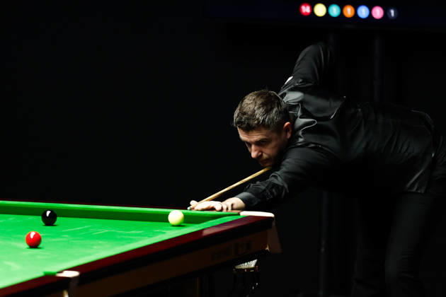 (260824) -- WUHAN, Aug. 24, 2026 -- Mark Selby competes during a round 2 match between Mark Selby of England and Fan Zhengyi of China at Wuhan Open 2026 snooker tournament in Wuhan, central China s Hubei Province, Aug. 24, 2026. ) (SP)CHINA-SNOOKER-WUHAN OPEN WuxZhizun 