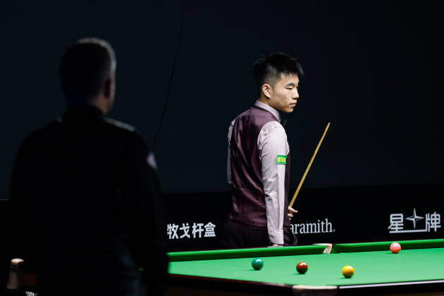 (260824) -- WUHAN, Aug. 24, 2026 -- Fan Zhengyi competes during a round 2 match between Mark Selby of England and Fan Zhengyi of China at Wuhan Open 2026 snooker tournament in Wuhan, central China s Hubei Province, Aug. 24, 2026. ) (SP)CHINA-SNOOKER-WUHAN OPEN WuxZhizun 