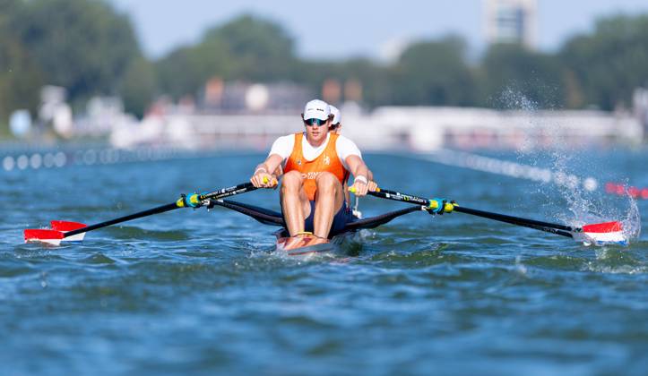 AMSTERDAM - Simon van Dorp and Melvin Twellaar in action during the heats for the men s double sculls at the World Rowing Championships on the Bosbaan in the Amsterdam Forest. IRIS VAN DEN BROEK ANP xVIxANPxSportx xxANPxIVx 566200519 originalFilename: 566200519