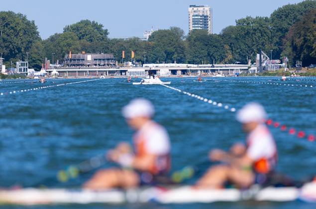 AMSTERDAM - Simon van Dorp and Melvin Twellaar during the heats for the men s double sculls at the World Rowing Championships on the Bosbaan in the Amsterdam Forest. IRIS VAN DEN BROEK ANP xVIxANPxSportx xxANPxIVx 566200601 originalFilename: 566200601