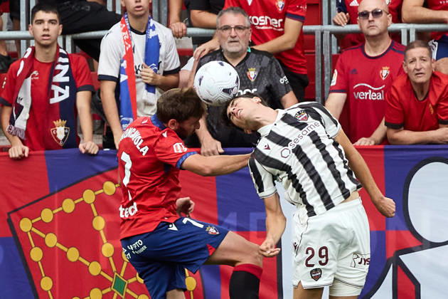 LaLiga EA Sports: CA Osasuna vs. Levante UD — Jon Moncayola of Osasuna and Nacho Perez of Levante UD during the LaLiga EA Sports match between CA Osasuna and Levante UD, played at El Sadar Stadium in Pamplona, Spain, on Aug. 24, 2026 Copyright: xInigoxAlzugarayx xAgenciaxLOFx
