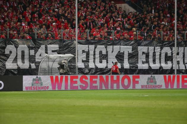 Halle an der Saale, Saxony-Anhalt, Germany, August 24, 2026, Leuna Chemie Stadium, DFB Cup, Hallescher FC vs. Schalke 04. Fans protest the kickoff time for the evening game at 8:45 p.m. Fuck you! Copyright: xdtsxNachrichtenagenturx dts_130868