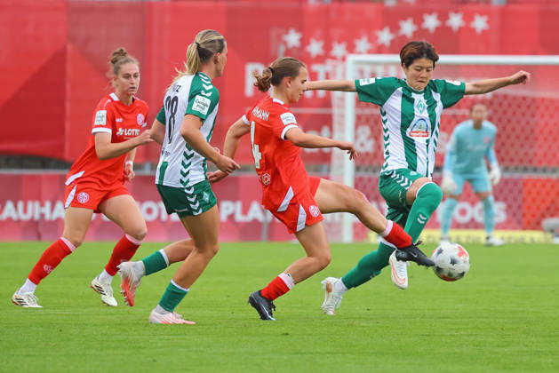 Mainz, Germany, August 24, 2026, 1st Bundesliga Women 2026–2027, Matchday 1, 1:0, FSV Mainz 05 vs. SV Werder Bremen. Pictured from left, battling for the ball: Saskia Matheis (FSV), Juliane Wirtz (SVW), Kara Bathmann (FSV), and Mei Shimada (SVW). DFL regulations prohibit any use of photographs as image sequences and or quasi-video. Bruchwegstadion, Rhineland-Palatinate Copyright: xFotostandx xRacochax