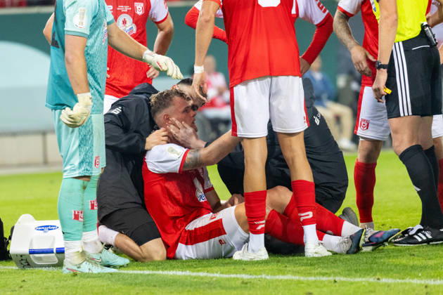 Germany DFB Cup, 2026–2027 Season, August 24, 2026, First Round, Hallescher FC vs. FC Schalke 04, Leuna Chemie Stadion Kastull, Vin Hallescher FC, 27 people unconscious on the ground Copyright: xMichellexLukax