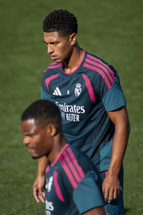 Real Madrid training session Jude Bellingham of Real Madrid CF is seen training with his teammates during the training session ahead of their LaLiga EA Sports football match against Real Sociedad at Ciudad Real Madrid on August 25, 2026 in Madrid, Spain. Madrid Ciudad Real Madrid Madrid Spain Copyright: xAlbertoxGardinx AGardin_20260825_Foot_Rea_Mad_Tra_0072