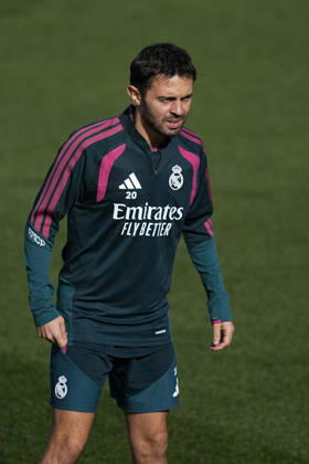 August 25, 2026, Valdebebas, Madrid, Spain: Bernardo Silva during the training day of Real Madrid ahead the Spanish League, LaLiga EA Sports, football match against Real Sociedad at Ciudad Deportiva Real Madrid on August 25, 2026, in Valdebebas, Madrid, Spain. Valdebebas Spain - ZUMAa181 20260825_zaa_a181_012 Copyright: xOscarxJ.xBarrosox