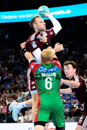 Munich HBL Super Cup 2026: SC Magdeburg vs. Füchse Berlin; Mathias Gidsel (Berlin) and Matthias Musche (SC Magdeburg) in a one-on-one matchup; Munich SAP Garden, Bavaria, Germany