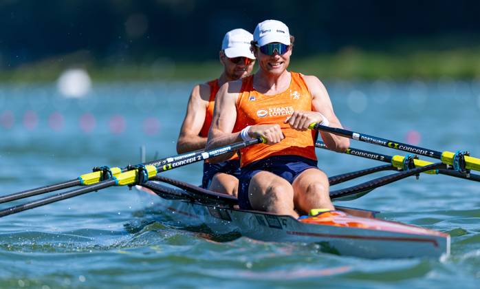 AMSTERDAM - Simon van Dorp and Melvin Twellaar during the quarter-final of the men s double sculls on the second day of the World Rowing Championships at the Bosbaan in the Amsterdam Forest. IRIS VAN DEN BROEK ANP xVIxANPxSportx xxANPxIVx 566248075 originalFilename: 566248075