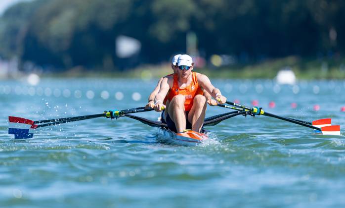 AMSTERDAM - Simon van Dorp and Melvin Twellaar during the quarter-final of the men s double sculls on the second day of the World Rowing Championships at the Bosbaan in the Amsterdam Forest. IRIS VAN DEN BROEK ANP xVIxANPxSportx xxANPxIVx 566248106 originalFilename: 566248106