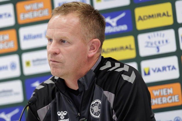 SOCCER - UEFA ECL, Rapid vs Hearts VIENNA,AUSTRIA,25.AUG.26 - SOCCER - UEFA Conference League, play-off, SK Rapid Wien vs Heart of Midlothian FC, preview, press conference, PK, Pressekonferenz Hearts. Image shows head coach Wouter Vrancken (Hearts). GEPAxpictures xArminxRauthner