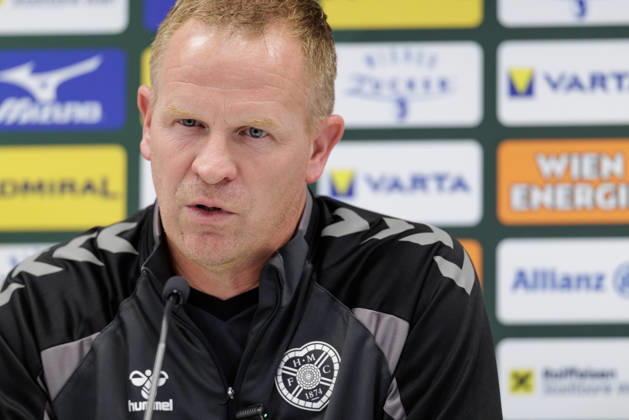 SOCCER - UEFA ECL, Rapid vs Hearts VIENNA,AUSTRIA,25.AUG.26 - SOCCER - UEFA Conference League, play-off, SK Rapid Wien vs Heart of Midlothian FC, preview, press conference, PK, Pressekonferenz Hearts. Image shows head coach Wouter Vrancken (Hearts). GEPAxpictures xArminxRauthner
