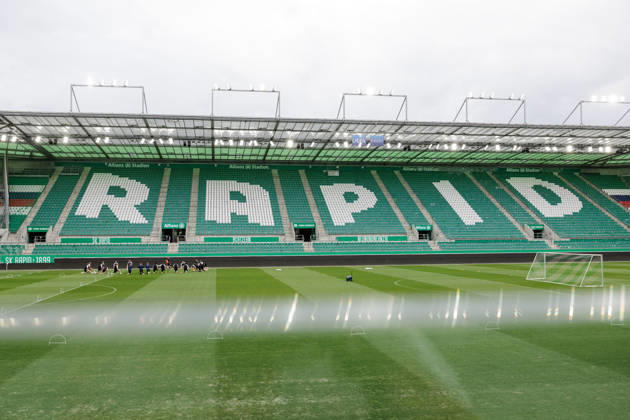 SOCCER - UEFA ECL, Rapid vs Hearts VIENNA,AUSTRIA,25.AUG.26 - SOCCER - UEFA Conference League, play-off, SK Rapid Wien vs Heart of Midlothian FC, preview, training Hearts. Image shows an overview of the Allianz Stadion and the team of Hearts. GEPAxpictures xArminxRauthner
